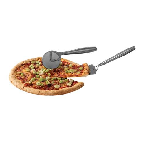 Slice and serve your favorite pizza in style with the Pizza Set Copenhagen, from the brand BOSKA – a B Corporation certified company. This dishwasher- and refrigerator-safe set includes a lightweight pizza wheel and server, both made of high-quality stainless steel. Perfect not only for pizza but also for other culinary delights like flammkuchen and cake. Moreover, it comes with a lifetime guarantee.