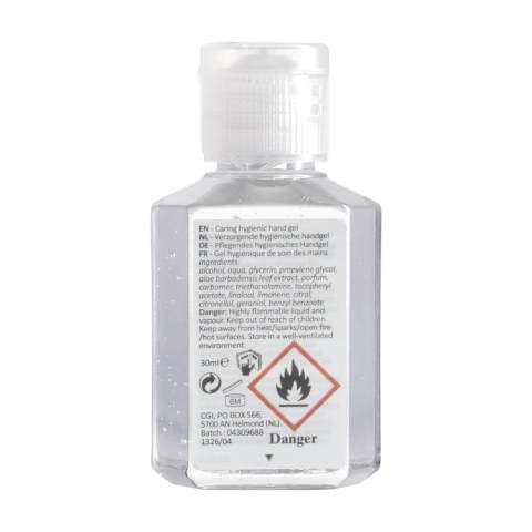 Deze hygiënische handgel helpt de handen te reinigen en te verzorgen zonder water en zeep. De gel heeft een aangename geur en droogt de handen niet uit vanwege verzorgende ingrediënten zoals Aloë Vera. In een handig transparant kunststof (PET)potje met klikdeksel. Inhoud 30 ml.