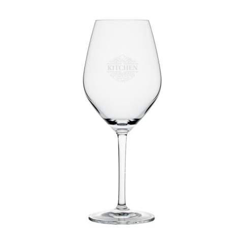 Klassiek wijnglas van helder kristalglas. Kristalglas is kleurloos sterk en heeft een prachige glans. De vorm van het glas, een wijde kelk met een taps toelopende mond, draagt bij aan een intense smaakbeleving. Dit stijlvolle glas is geschikt voor het schenken van een rode wijn in horecagelegenheden, tijdens een zakelijke borrel of in de privésfeer. Inhoud 480 ml. Made in Europe.