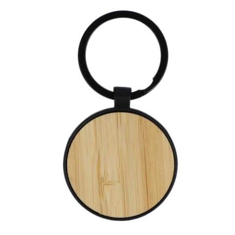 Keep your keys stylishly organized with our bamboo and metal keychain in a circular shape. 