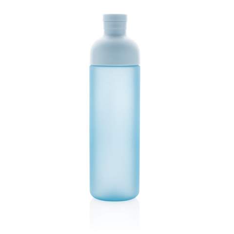 Vermeiden Sie die Verwendung von Plastikflaschen mit dieser auslaufsicheren Tritan-Wasserflasche. Mit ihrem frischen Design und dem gefrosteten Körper ist die Flasche nicht nur einfach zu tragen, sondern auch schön anzusehen. Das geteilte Körperdesign erleichtert die Reinigung und eignet sich hervorragend, wenn Sie Ihrer Flasche Eiswürfel hinzufügen möchten. Zusätzlich hat sie ein Gurt zum einfachen Tragen. Inhalt: 600ml. BPA frei. 2% des Erlöses jedes verkauften Produkts der Impact Collection werden an Water.org gespendet. Nur Handwäsche.