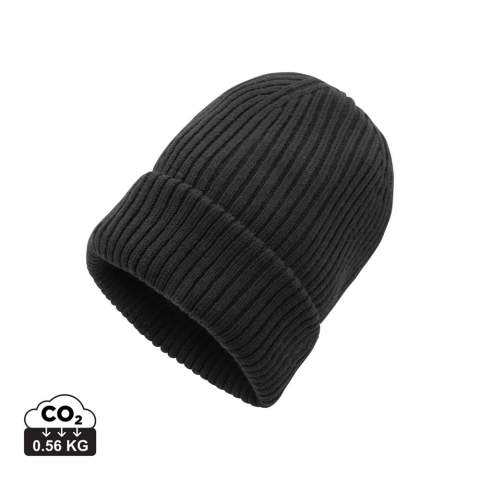 Diese klassische, doppellagige Beanie sorgt für einen lässigen Look, der Sie an kalten Tagen warm hält. Die Mütze enthält Polylana®; eine umweltfreundliche Alternative zu 100% Acrylfaser, die weniger Energie und Wasser verbraucht. Mit dem AWARE™ Tracer, der die echte Verwendung von recycelten Materialien validiert. 2% des Erlöses jedes verkauften Impact-Produkts werden an Water.org gespendet. Zusammensetzung: 30% recyceltes Polyester, 30% Polyester, 40% Acryl. One size fits all.