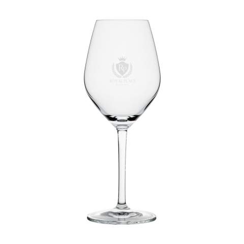 Klassiek wijnglas van helder kristalglas. Kristalglas is kleurloos sterk en heeft een prachige glans. De vorm van het glas, een wijde kelk met een taps toelopende mond, draagt bij aan een intense smaakbeleving. Dit stijlvolle glas is geschikt voor het schenken van een witte wijn in horecagelegenheden, tijdens een zakelijke borrel of in de privésfeer. Inhoud 350 ml. Made in Europe.