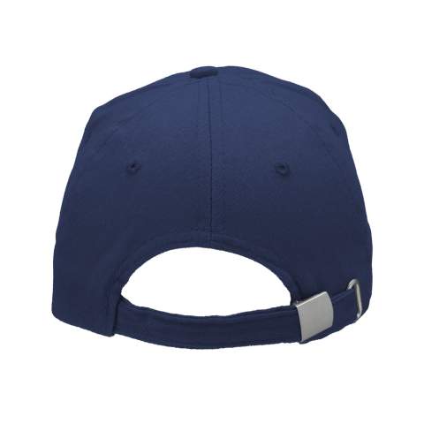 Stoere baseballcap van extra zware kwaliteit. Van 100% gekamd katoen met voorgevormde klep en verstelbare, metalen clipsluiting aan achterzijde.