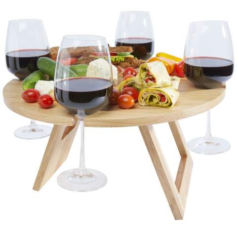 Avec cette table de pique-nique pliable avec 4 trous pour verres à vin, vous serez toujours à l'aise pour un pique-nique sur le balcon, dans le jardin ou sur la plage. Il ne faut qu'une seconde pour la déplier et elle est facile à transporter.