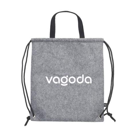 WoW! Sac à dos en feutre RPET (fabriqué à partir de bouteilles PET recyclées et de textiles recyclés). Avec cordon de serrage et boucles de transport pratiques. Certifiée-GRS. Matière recyclée totale : 82%. Capacité env. 10 litres.