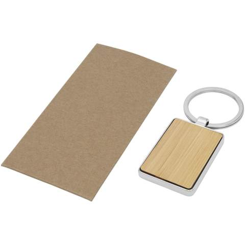 Porte-clés rectangulaire de qualité supérieure en bambou avec habillage métallique en alliage de zinc, livré dans une enveloppe en papier recyclé kraft brun. Les dimensions du porte-clés sont de 5 x 3 cm. Peut être gravé. 