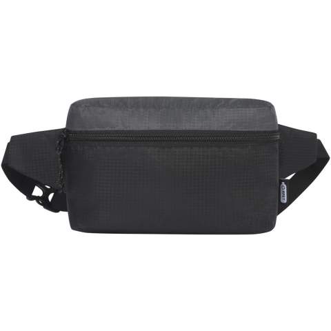 Made with GRS recycled and water repellent fabric and also GRS recycled lining, the Trailhead fanny pack features a zippered main compartment, an adjustable waist belt, and a zippered pocket inside the main compartment for extra storage. It also has an on-trend grid pattern, adding a touch of style.