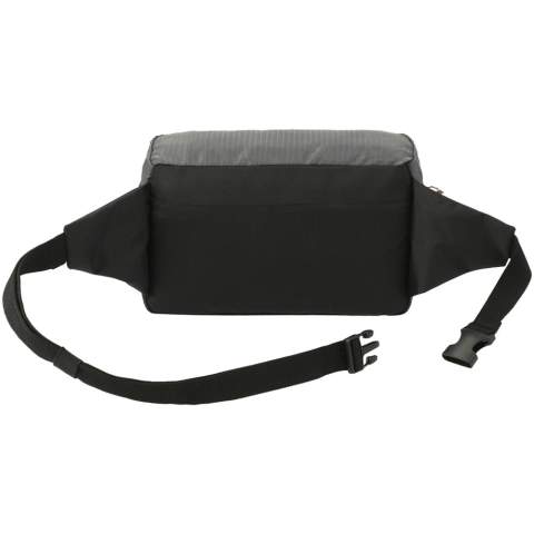 Made with GRS recycled and water repellent fabric and also GRS recycled lining, the Trailhead fanny pack features a zippered main compartment, an adjustable waist belt, and a zippered pocket inside the main compartment for extra storage. It also has an on-trend grid pattern, adding a touch of style.