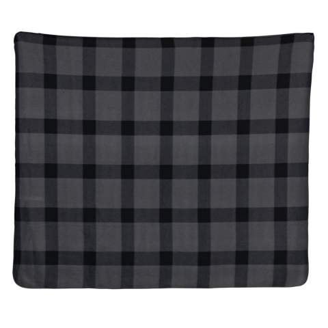 Plaid fabriqué en double polaire 180g/m² et avec motif à carreaux décoratif. La dimension dépliée est de 127x152 cm.