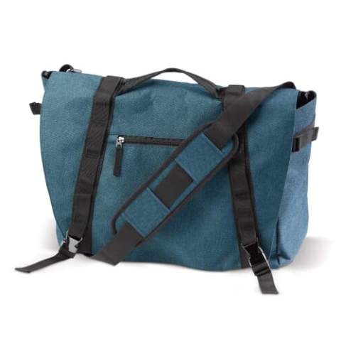 Ruime messenger bag voor dagelijks gebruik en met de zachte schouderpad erg comfortabel te dragen. Binnenin veel ruimte om spullen op te bergen zoals een organizer, een geschuimd laptopvak (tot 17”) en een ritsvak. Ook in breedte verstelbaar.