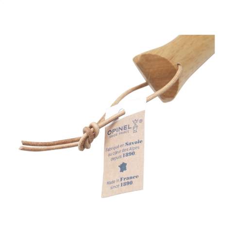 Couteau de poche conçu par Opinel. La lame de ce couteau est en acier inoxydable Sandvik 12C27. Le manche est en bois de hêtre, recouvert d'une couche de vernis pour le protéger de l'humidité et de la saleté. 95% du bois provient d'entreprises françaises gérées durablement. La poignée est munie d'un cordon en cuir. Lorsqu'il est ouvert, le couteau a une longueur de 19 cm et est sécurisé par un système de verrouillage Virobloc®. Ce couteau est idéal pour les pique-niques, les barbecues, la pêche ou le repérage. Un couteau de poche de tous les jours qui peut être utilisé pour un large éventail de tâches. Fabriqué en France. Attention, la législation en vigueur s'applique concernant la possession et / ou le transport de couteaux ou d'outils multifonctions en public.