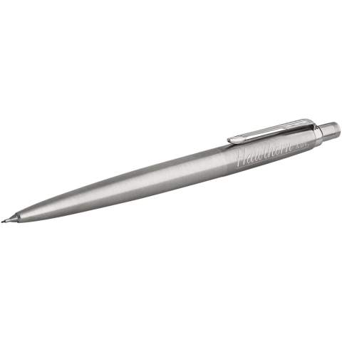 Hét Parker icoon. Jotter, de bewuste keuze van actieve schrijvers die hun pen geen moment kunnen missen. Geleverd met één potloodvulling (0,5 mm nib) in Parker geschenkverpakking. Voorzien van gum onder drukknop. Exclusief ontwerp.