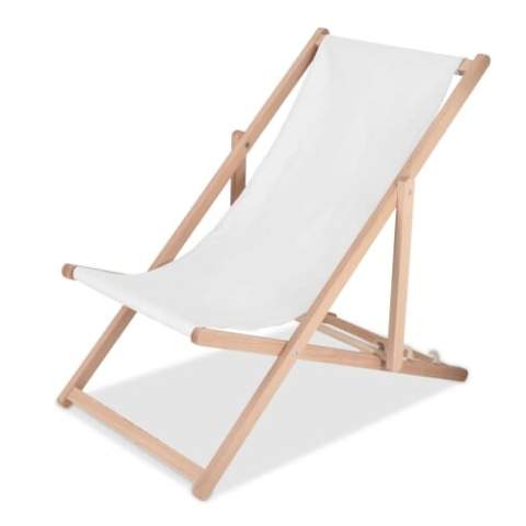 Ontspan in stijl met deze opvouwbare strandstoel met stevig houten frame en volledig bedrukbare polyester stof. Lichtgewicht, draagbaar en verstelbaar voor optimaal comfort. In Europa geproduceerd, draaggewicht 110 kg.