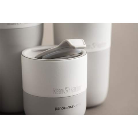 Doppelwandiger, stabiler Tumbler-Thermobecher. Aus der Rise-Kollektion der Marke Klean Kanteen. Ausgestattet mit Climate Lock™ Vakuumisolierung. Dieser hochwertige und handliche Trinkbecher ist aus zertifiziertem, zu 90% recyceltem 18/8-Edelstahl hergestellt. Versehen mit einer stoßfesten Klean Coat® Pulverbeschichtung. Der Flip Lid Deckel verhindert das Verschütten von Flüssigkeiten und der schlanke Rand sorgt für ein angenehmes Trinkgefühl beim Genießen von Kaffee, Tee, Cocktails oder anderen heißen oder kalten Getränken. Dieser Becher hält Getränke bis zu 2 Stunden heiß und bis zu 8 Stunden kalt. Einfach zu reinigen. Geschmacks- und geruchsneutral. Frei von BPA, BPDS, Phthalaten, PVC und Schwermetallen. Dieser Becher hat ein tolles Design. Fassungsvermögen 296 ml. Klean Kanteen ist Klimaneutral zertifiziert und Mitglied bei 1% For the Planet und unterstützt damit Umweltorganisationen.