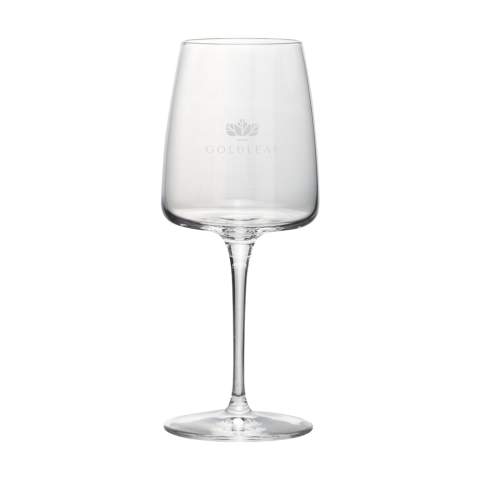 Modern wine glass with a powerful appearance. This glass is special because of the striking, flat cup base and the tapered mouth. This wide bottom gives the wine maximum surface area to breathe. This allows the wine to develop its flavour even better. This contributes to an intense taste experience. This stylish glass has a stable base. It is suitable for serving a red wine in catering establishments, during a business drink or at home. This stylish glass suits any occasion. Capacity 370 ml. Made in Europe.