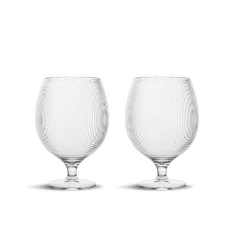 Billi beer glass has a unique characteristic design which represents Sagaform in an obvious way. With the distinct, rounded bowl embellished with stripes and its low foot this beer glass is both beautiful and functional. The practical, stackable and well thought out shape makes the glass perfect to use on many occasions. Made of recycled PET (rPET). Each package holds two beer glasses from Sagaform, the perfect gift for someone who already has everything. Designed in Sweden by Studio Sagaform. The Billi range is suitable for temperatures up to 50°C. Hand wash only.  Size ø10x14,5 cm 500ml.