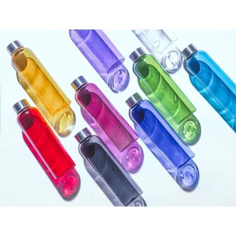 Transparent, BPA-free water bottle made from PCTG SK plastic. With stainless steel screw top. The sleek design catches the eye immediately and is extremely comfortable. Leakproof. Capacity 650 ml.