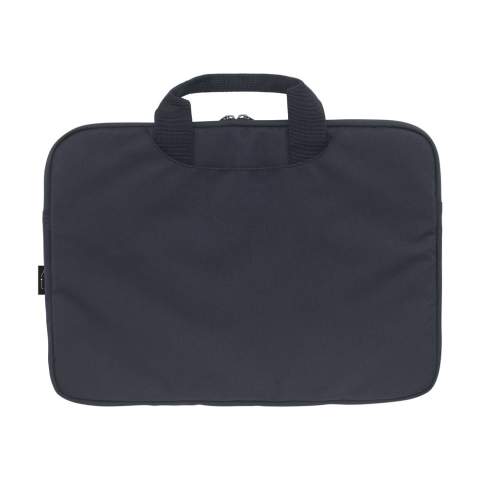 WoW! Robuste 15,6-Zoll-Laptoptasche aus 600D RPET-Polyester (hergestellt aus recycelten PET-Flaschen). Mit Griffen. Zum Schutz des Laptops ist das großzügige, gefütterte Hauptfach mit einem Reißverschluss und Schaumstoff ausgestattet. Mit einem zusätzlichen Staufach auf der Vorder- und Rückseite.