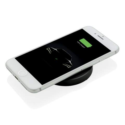 Chargeur à induction 5W en ABS pour charger votre téléphone sans câble. Avec anneau en silicone pour empêcher votre téléphone de glisser. Le voyant LED s'allume lorsque l'appareil se charge. Compatible avec tous les appareils QI comme Android dernière génération, iPhone 8 et plus. Entrée: 5V/1,5A.<br /><br />WirelessCharging: true