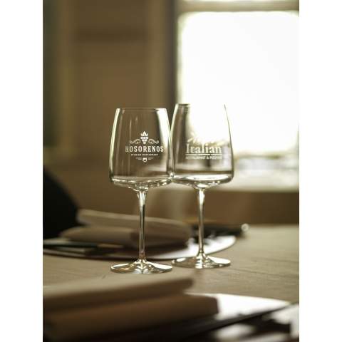 Modern wine glass with a powerful appearance. This glass is special because of the striking, flat cup base and the tapered mouth. This wide bottom gives the wine maximum surface area to breathe. This allows the wine to develop its flavour even better. This contributes to an intense taste experience. This stylish glass has a stable base. It is suitable for serving a red wine in catering establishments, during a business drink or at home. This stylish glass suits any occasion. Capacity 470 ml. Made in Europe.