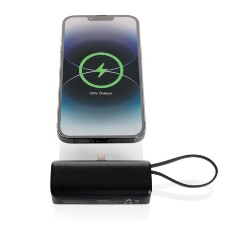 Draagbare powerbank in zakformaat die gemakkelijk mee te nemen is. De powerbank wordt geleverd met een Lightning-connectorstekker die u eenvoudig op uw iPhone kunt aansluiten om direct te beginnen met opladen. De 3000 mAh powerbank beschikt tevens over een geïntegreerde USB C in- en uitgangskabel die gebruikt kan worden om USB C-artikelen op te laden en om de powerbank opnieuw op te laden. U hoeft geen kabels mee te nemen om deze powerbank te gebruiken of op te laden. Gemaakt met gerecycled ABS en gerecycled TPE. Totaal gerecycled materiaal: 19% op basis van het totale gewicht van het item. RCS-certificering zorgt voor een volledig gecertificeerde toeleveringsketen van de gerecyclede materialen. Verpakt in FSC®-verpakking. PVC-vrij. Input: 5V/2,1A Output 5V/2,4A.<br /><br />PowerbankCapacity: 3000<br />PVC free: true