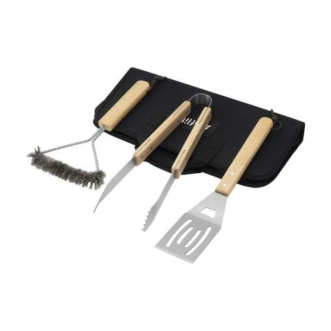 3-delige barbecueset bestaande uit: een spatel, een bbq-tang en een RVS borstel voor het onderhouden van de barbeque. De accessoires zijn voorzien van rubberwood handgrepen. Deze functionele set wordt geleverd in een 600D nylon etui.