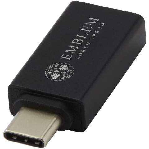 USB-C naar USB-A 3.0 adapter van aluminium. Compatibel met USB 3.1 gen 1 tot 5 GB/s datatransmissie en neerwaarts compatibel met lagere versies. 10 keer sneller dan USB 2.0 bij het verwerken van gegevens. Maximaal 900 mA downstream opladen per poort en max 3 A downstream opladen via alle USB-A-poorten. Geleverd in een geschenkverpakking van kraftpapier met een kleurrijke sticker.