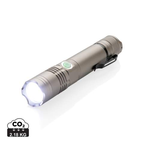 Lampe de poche 3W en aluminium, 130 lumens,  éclairage allant jusqu'à 200 mètres. Inclus 3 modes d'éclairage : puissant, léger et clignotant. Son indice IPX 4 permet de l'utiliser même en cas de mauvais temps. Batterie au lithium de 2200 mAh permettant une utilisation jusqu'à 8 heures et peut être rechargée plusieurs fois ce qui évite de changer de piles et en fait une lampe eco Le temps de charge est d'environ 2 heures. Câble micro USB inclus.<br /><br />Lightsource: LED<br />LightsourceQty: 1