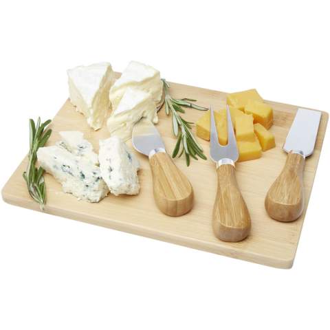 Servir un plateau de fromage après un bon dîner est toujours apprécié, et avec cet ensemble, vous avez tout ce dont vous avez besoin. L'ensemble est composé d'une planche de fromage de bambou (22,8 x 18 x 1 cm), d'un couteau à fromage standard (12,5 x 2,5 cm), d'un couteau à fromage rectangulaire (12,5 x 2,7 cm) et d'une fourchette à fromage (13,5 x 2,4 cm). Le bambou utilisé est sélectionné et produit selon des normes durables.