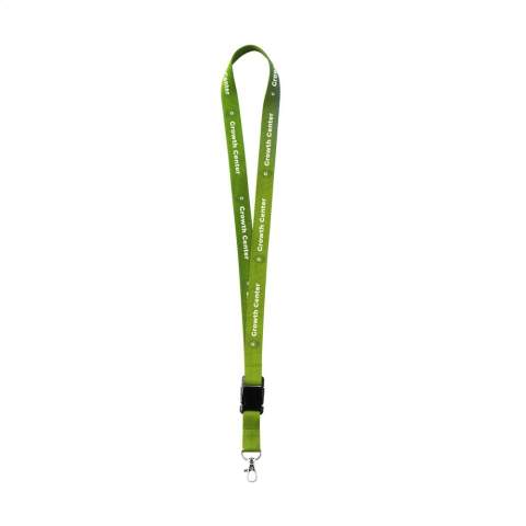 Lanyard van sterk geweven polyester. Met metalen karabijnhaak. Het onderste gedeelte is los te koppelen d.m.v. een kunststof buckle. Inclusief full colour sublimatiedruk. Made in Europe.