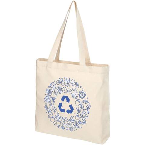 Sac shopping en mélange de coton et polyester recyclé 210 g/m². Le coton recyclé est fabriqué à partir de déchets de pré-consommation générés par les usines textiles pendant le processus de coupe. Sac shopping à soufflets et grand compartiment principal. Comprend deux poignées avec une hauteur de 31 cm. Résistance aux charges de 10 kg. Il peut y avoir des variations mineures dans la couleur du produit en raison de la nature du processus de production. 