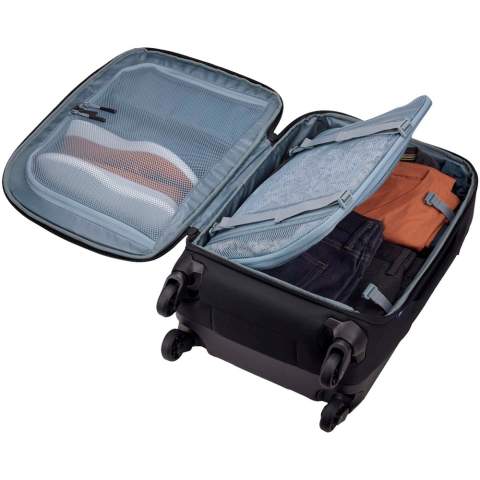 La valise de cabine à roulettes Thule Subterra 2 est polyvalente et optimise l'espace de rangement afin de parfaitement ranger chaque objet. Le séparateur pliable permet d'organiser et de séparer les chaussures des vêtements, et le panneau de compression amovible ainsi que les sangles de compression optimisent l'espace de rangement. L'extérieur est doté d'une poche à accès rapide qui offre un accès facile aux articles rangés dans la grande poche. Afin de faciliter le transport et d'offrir une excellente maniabilité, cette valise est équipée de roulettes silencieuses et d'une poignée télescopique en V. 
