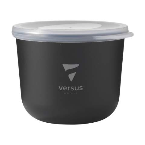 Reusable lunch pot with transparent lid made from 100% recyclable PP. Ideal for use on the road or for lunch at school or work. Can also be used as a fresh food box. This lunch pot and its contents must be transported upright to prevent leaks. Suitable for the microwave. BPA-free. Not dishwasher-safe. Made in Germany. Capacity 650 ml.