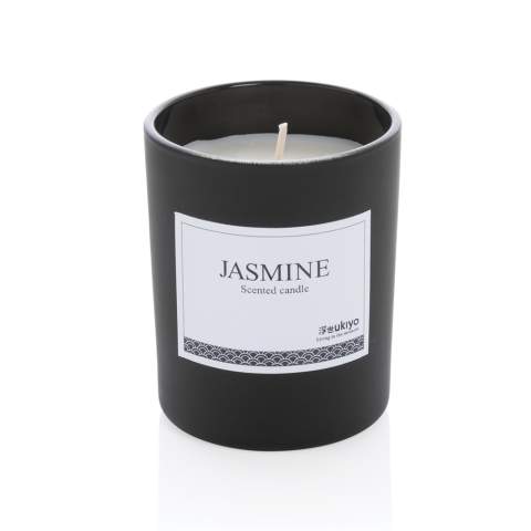 Bougie parfumée Ukiyo présentée dans un pot élégant au subtil parfum de jasmin pour créer de la chaleur et du confort dans votre maison.