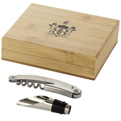 2-piece wine set including a waitress corkscrew and a bottle pourer. Delivered in a bamboo gift box sourced and produced following sustainable standards.