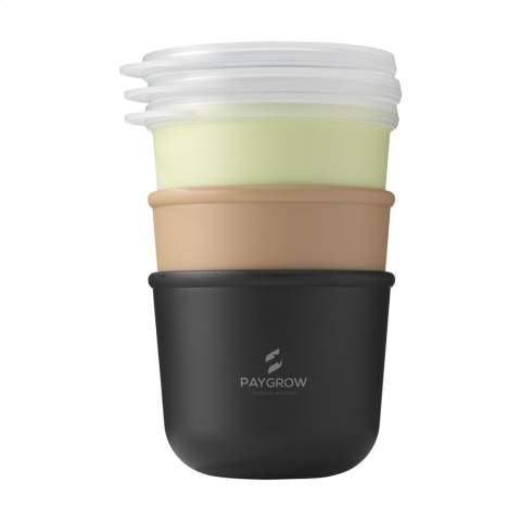 Boîte à lunch réutilisable avec couvercle transparent en PP 100% recyclable. Idéal pour une utilisation pendant les déplacements ou pour le déjeuner à l'école ou au travail. Peut également être utilisée comme boîte à aliments frais. Cette boîte à lunch et son contenu doivent être transportés debout pour éviter les fuites. Convient au micro-ondes. Sans BPA. Ne passe pas au lave-vaisselle. Fabriqué en Allemagne. Capacité 650 ml.