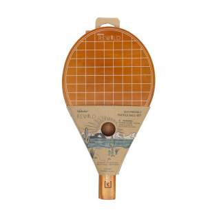 Eco-friendly racket set from Waboba. The rackets are made of pine and basswood and the natural cork ball is made of oak bark. Perfect for playing on the beach.
Waboba uses materials that are good for the environment and donates a portion of its profits to organizations committed to protecting and preserving the environment. Packed individually.