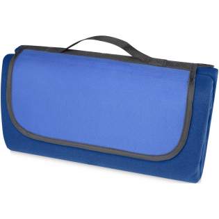 Water-resistant 140 g/m2 picnic blanket made of recycled PET plastic, making it a sustainable choice. Once folded and secured, the blanket is easy to store and carry with the included carrying handle.
