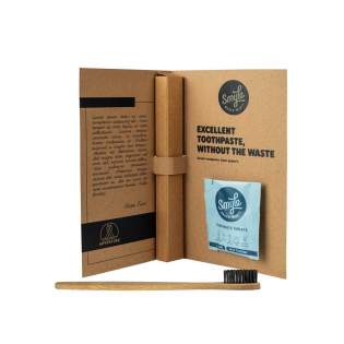 Kraft card with a bamboo toothbrush and sachet with 5 toothbrush tablets, the tablets are made from natural ingredients only, without micro-plastics, allergens and gluten