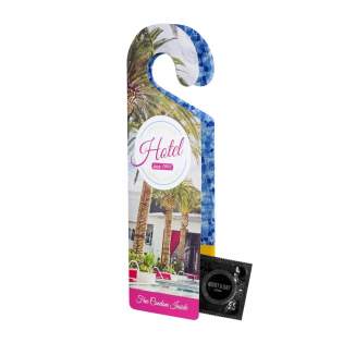 Double doorhanger with 1 condom in black foil, ISO04074:2015 and CE0120 certified