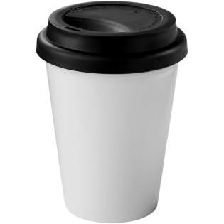 Avec son design iconique, le Zamzam est un classique parmi les gobelets à café. L'isolation à double paroi permet de conserver les boissons chaudes jusqu'à 2 heures et les boissons froides jusqu'à 4 heures. Il suffit d'ouvrir le gobelet à l'aide du couvercle à visser, de verser jusqu'à 330 ml de boisson, de le refermer et de savourer une tasse de café ou de thé bien méritée en marchant, en voiture ou en travaillant au bureau. Le gobelet offre également plusieurs options pour ajouter un logo ou d'autres messages d'entreprise.