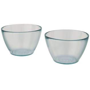 2-piece 100% recycled glass bowl set with a capacity of 700 ml, ideal for serving salads. The bowls are made of recycled glass bottles. Recycled glass is manufactured using less energy, raw material, and additives, than what is required for making traditional glass. Dishwasher safe. 