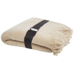 Ultra-soft RPET mohair blanket, wrapped with a 190T RPET ribbon. Packed in a recycled polybag. Fringes length: 10 cm on each side. Ribbon size: 72 cm x 4 cm.